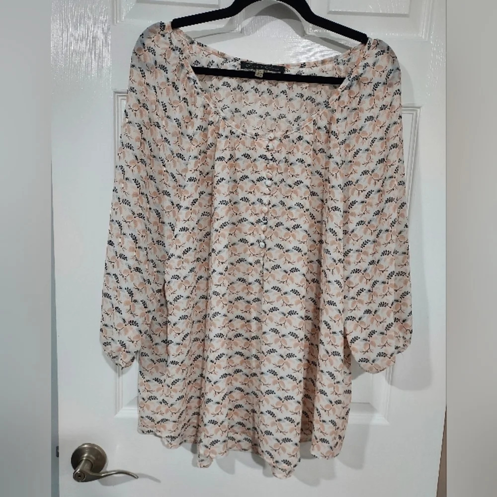 Rose & Olive White, Pink, Gray and Black Print 3/4 Sleeve Blouse in Size 2X